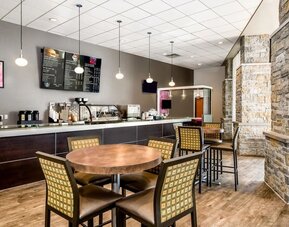 Dining room at Crowne Plaza Milwaukee Airport By IHG.