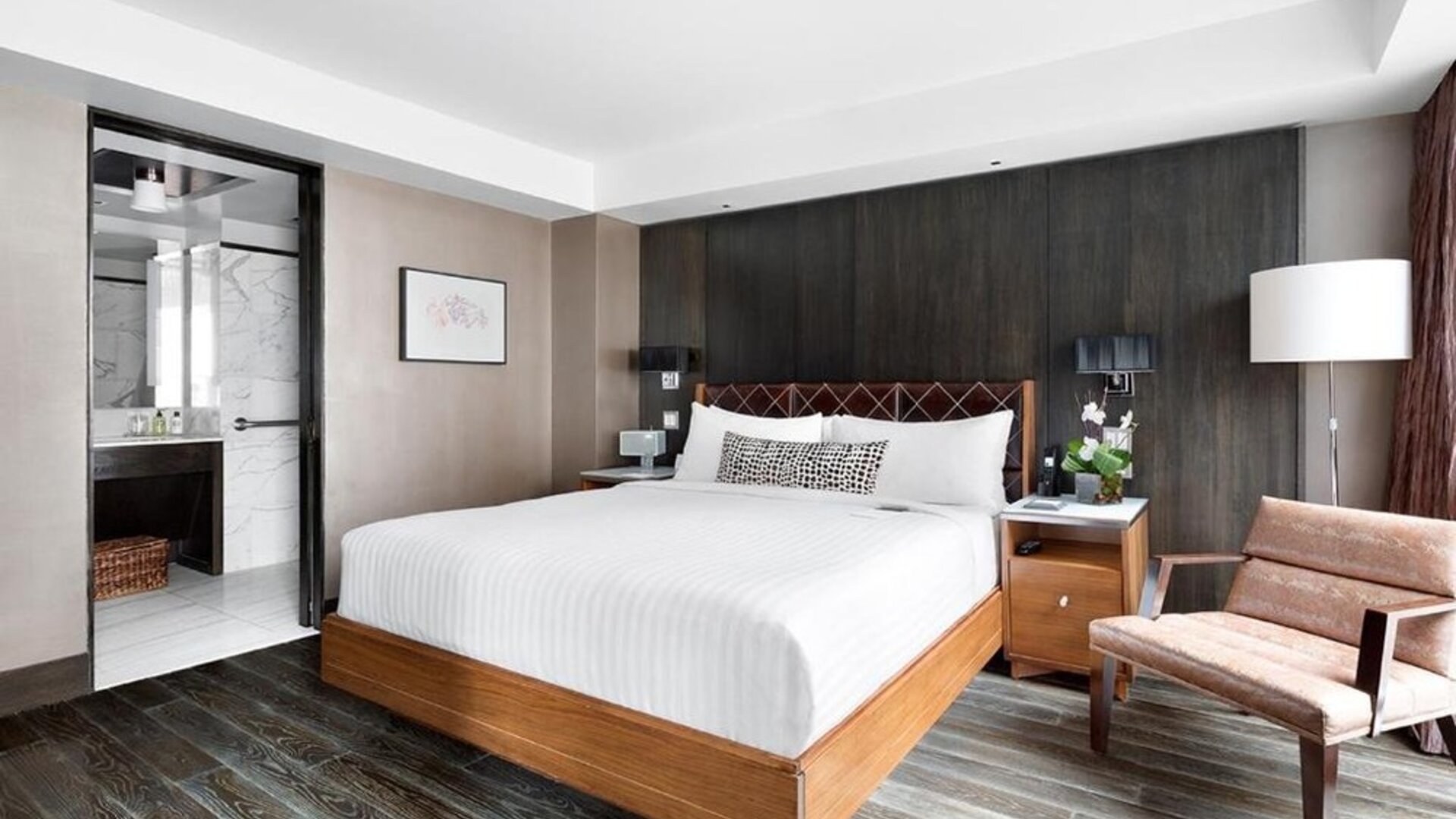 Day use room with private bathroom at Hotel 48LEX New York.