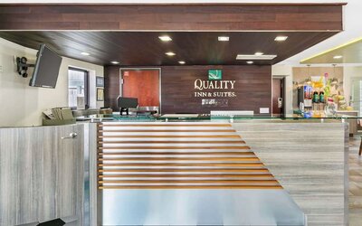 Lobby at Quality Inn & Suites Sacramento Downtown Area.