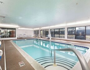 Indoor pool at Comfort Suites Lombard - Addison