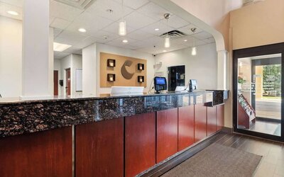 Lobby at Comfort Suites Lombard - Addison.