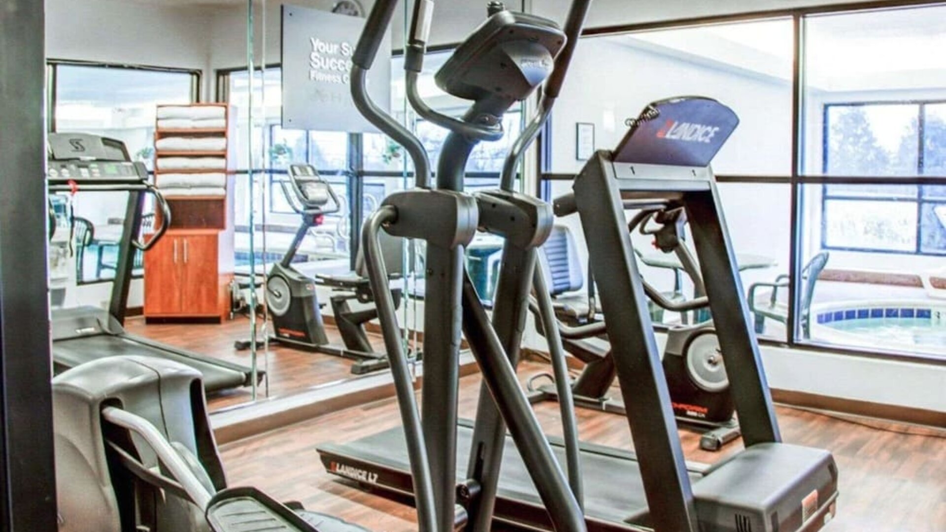 Gym at Comfort Suites Lombard - Addison.