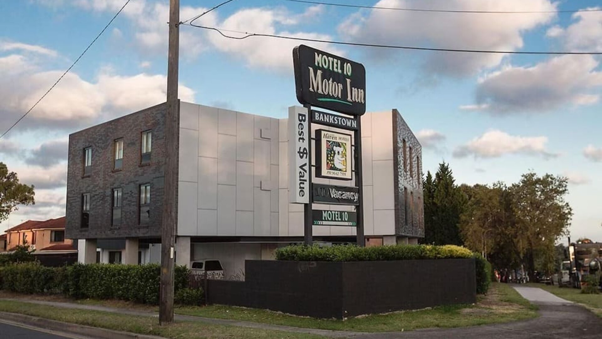 Property exterior at Motel 10.