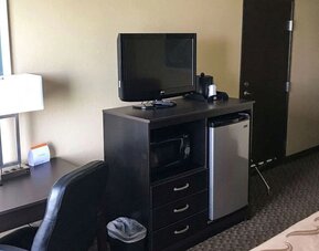 Work desk at Quality Inn & Suites Mendota Near I-39.