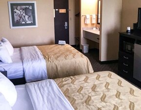 Day use room at Quality Inn & Suites Mendota Near I-39.