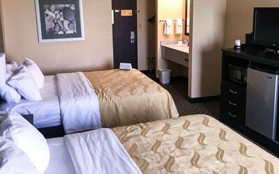 Day use room at Quality Inn & Suites Mendota Near I-39.