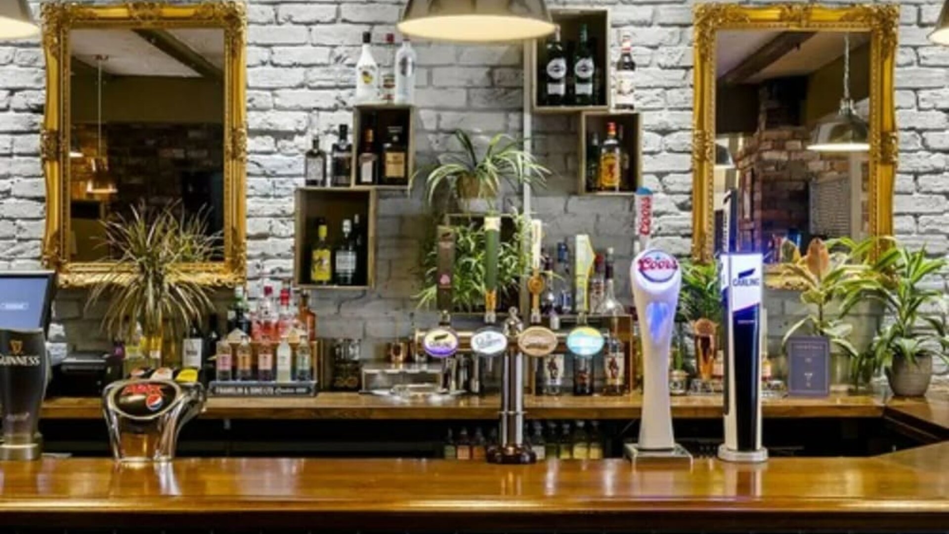 Bar at Dragonfly Hotel Colchester - Surya Hotels.