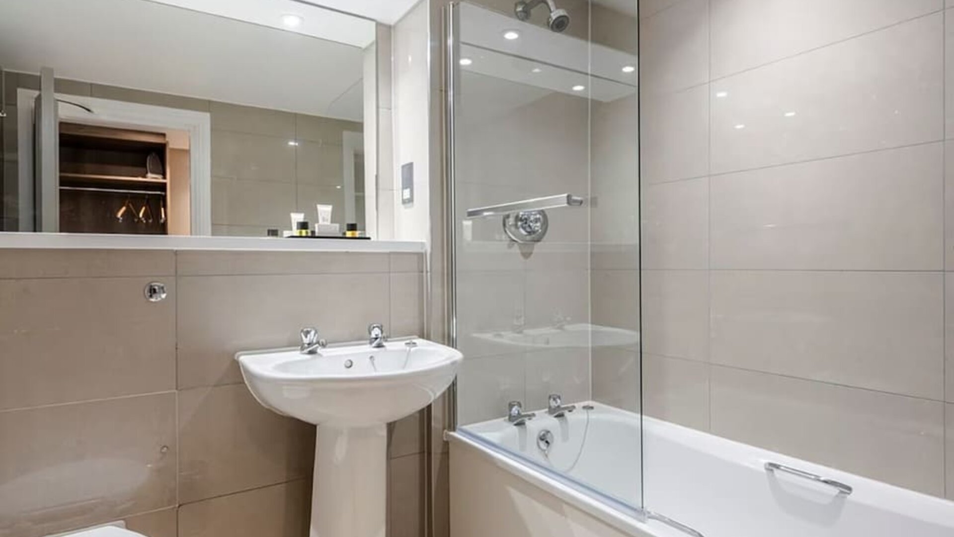 Bathroom at Hog's Back Hotel and Spa - Surya Hotels.
