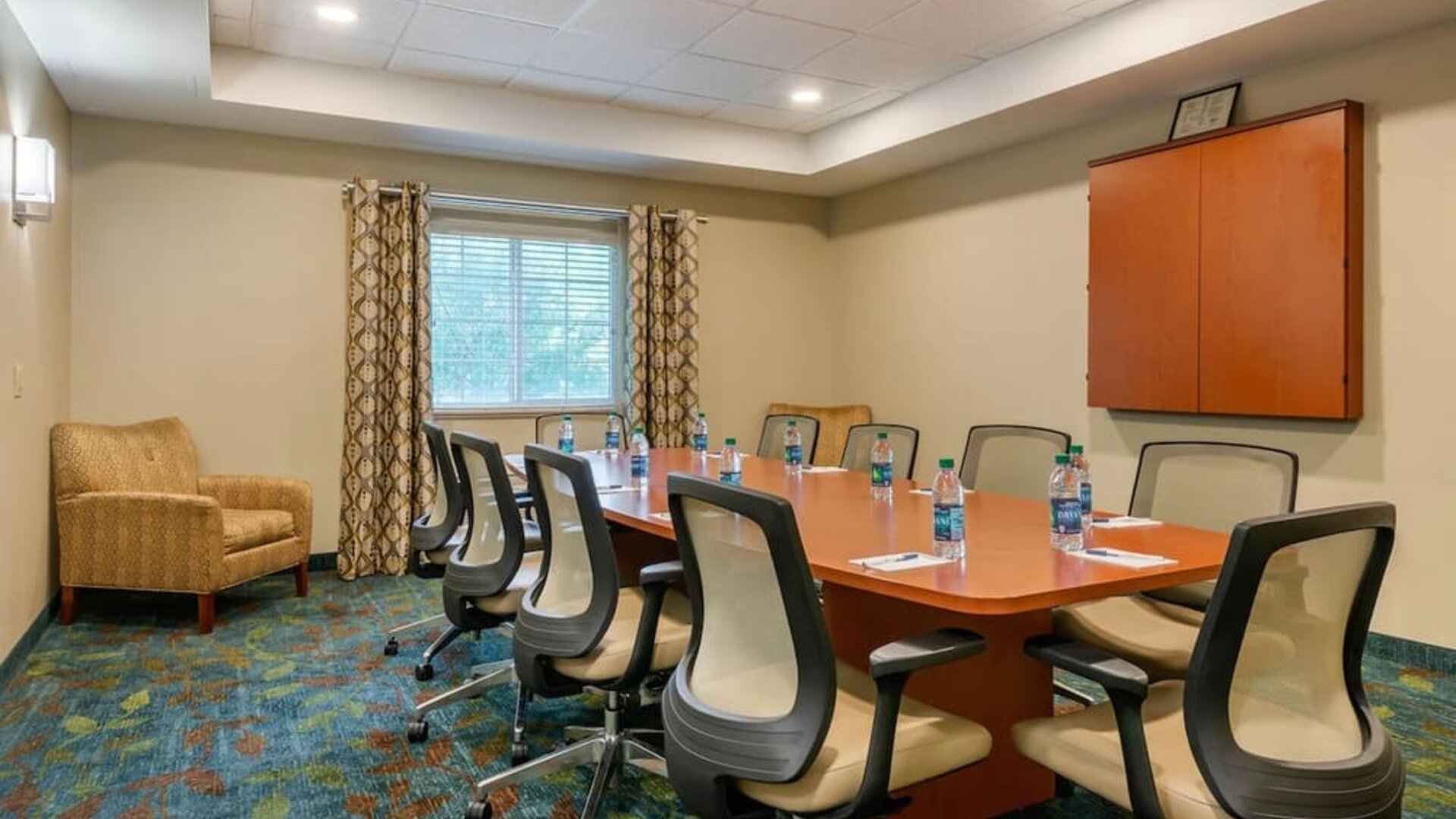 Meeting room at Candlewood Suites Fort Myers/Sanibel Island.