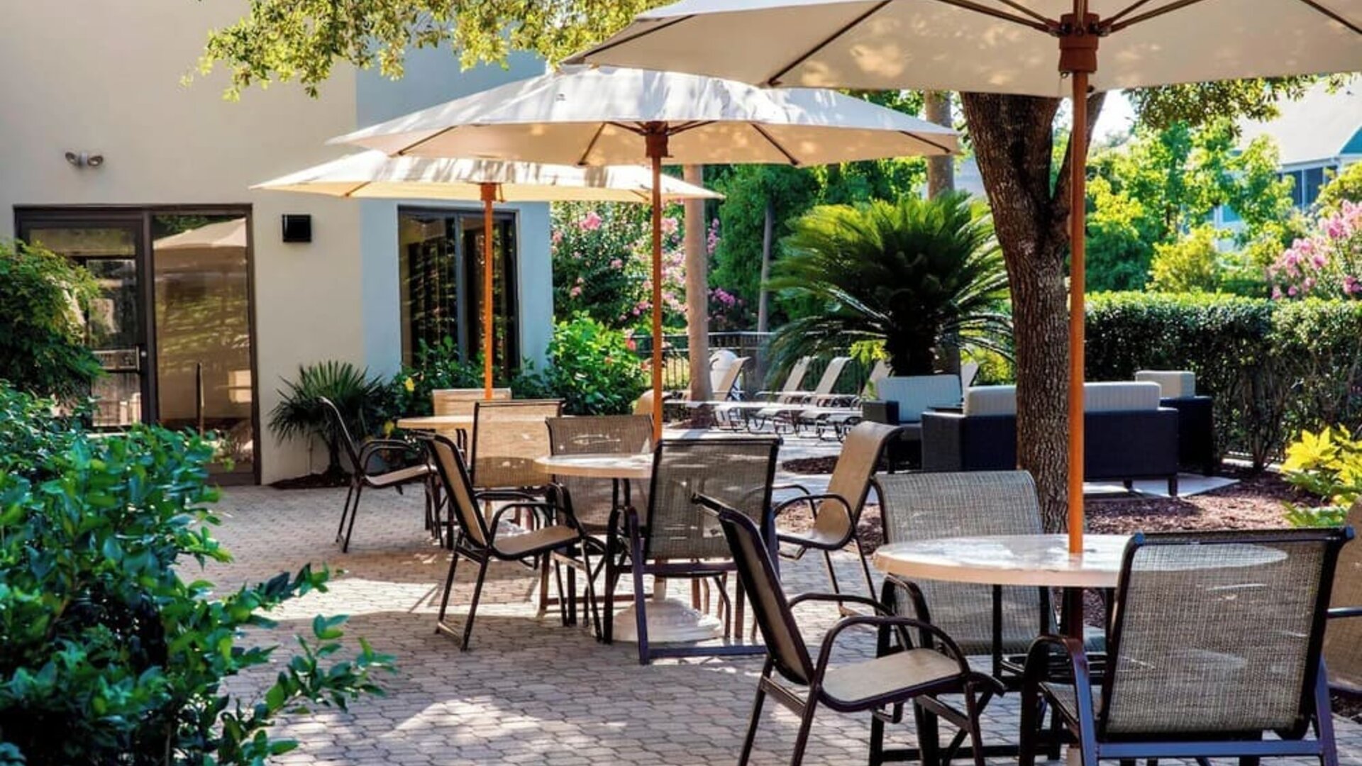 Dining at Courtyard by Marriott Myrtle Beach Barefoot Landing.