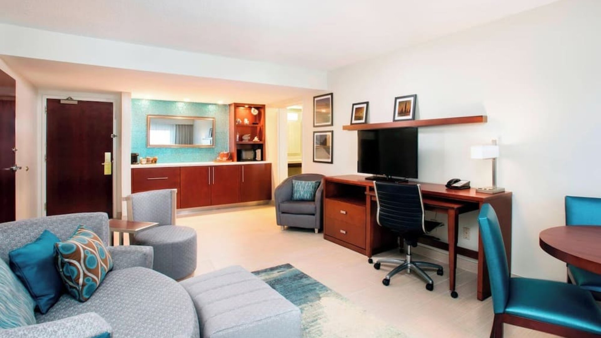 Day room at Courtyard by Marriott Myrtle Beach Barefoot Landing.