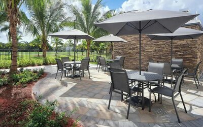 Outdoor dining at Fairfield By Marriott Inn & Suites Fort Lauderdale Northwest.