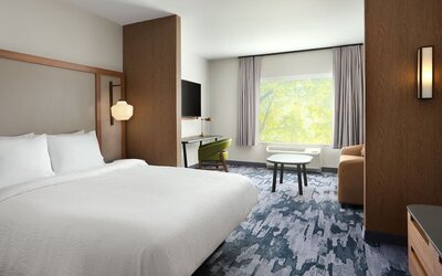 Day room at Fairfield By Marriott Inn & Suites Fort Lauderdale Northwest.