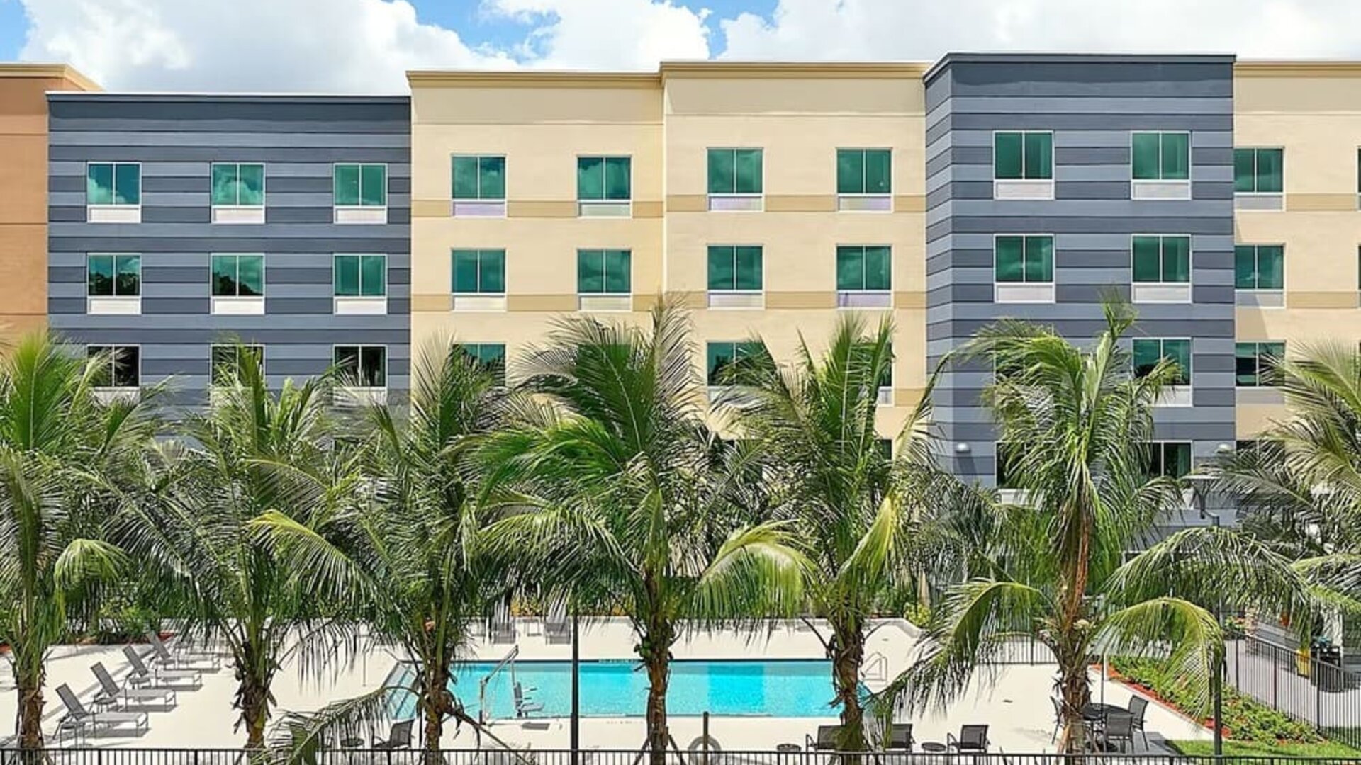 Exterior at Fairfield By Marriott Inn & Suites Fort Lauderdale Northwest.