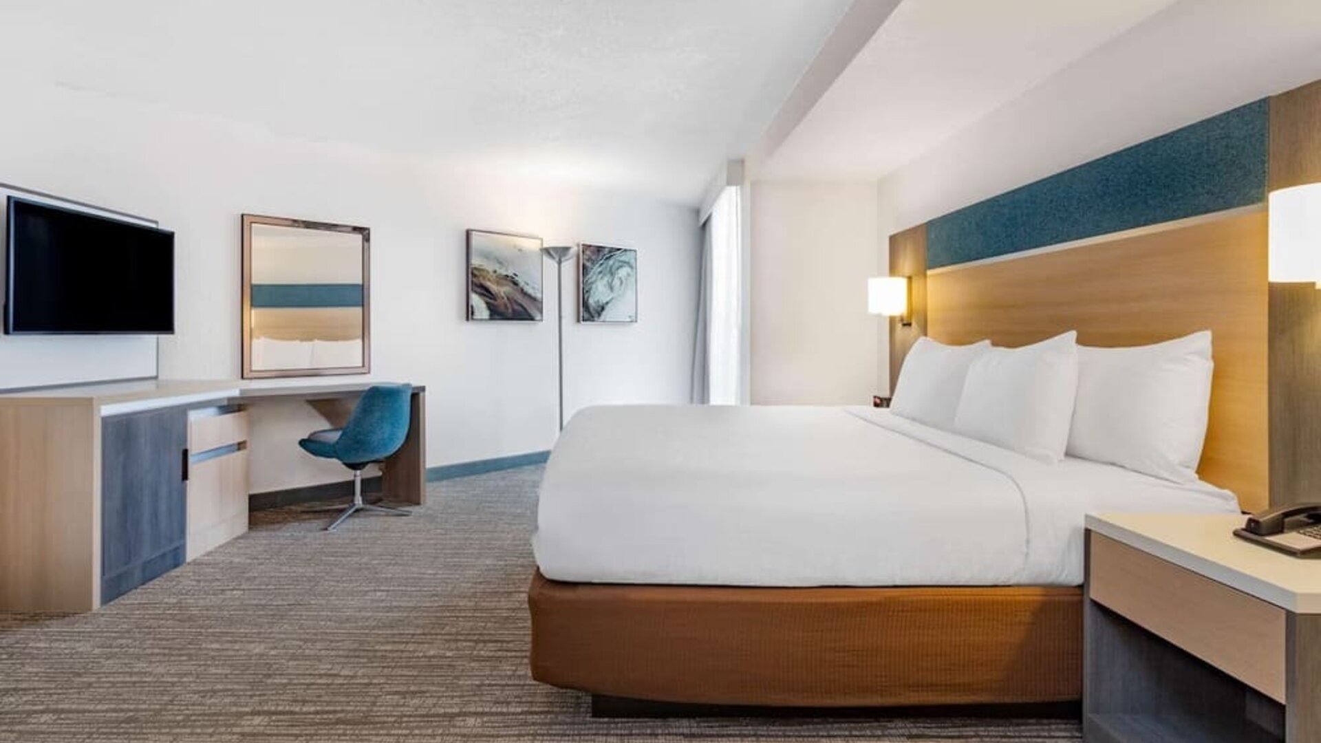 Day room at Holiday Inn Resort Kissimmee By The Parks By IHG.