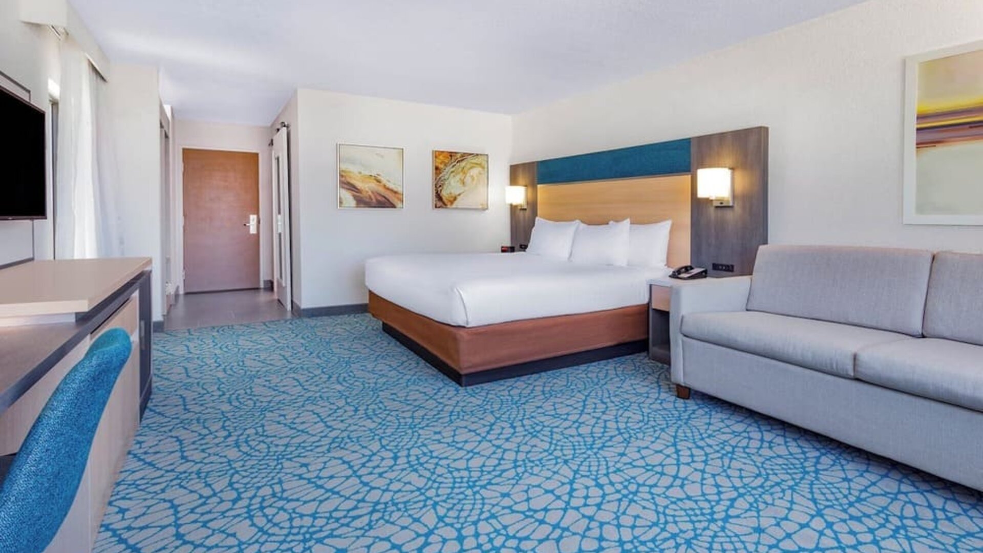 Day room at Holiday Inn Resort Kissimmee By The Parks By IHG.