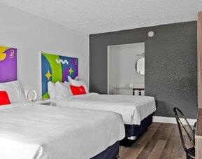 Day room with workspace at Baymont By Wyndham Jacksonville Airport.