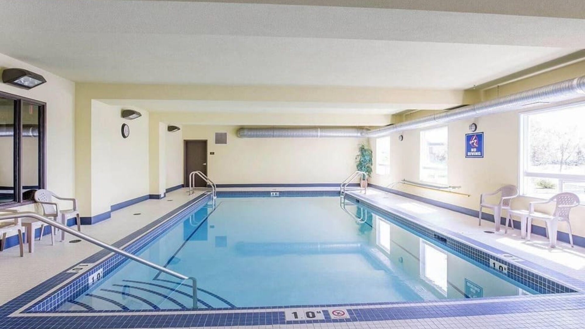 Indoor pool at Comfort Inn & Suites Airdrie.