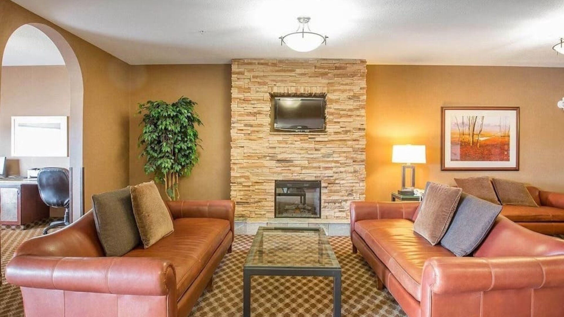 Lounge area at Comfort Inn & Suites Airdrie.