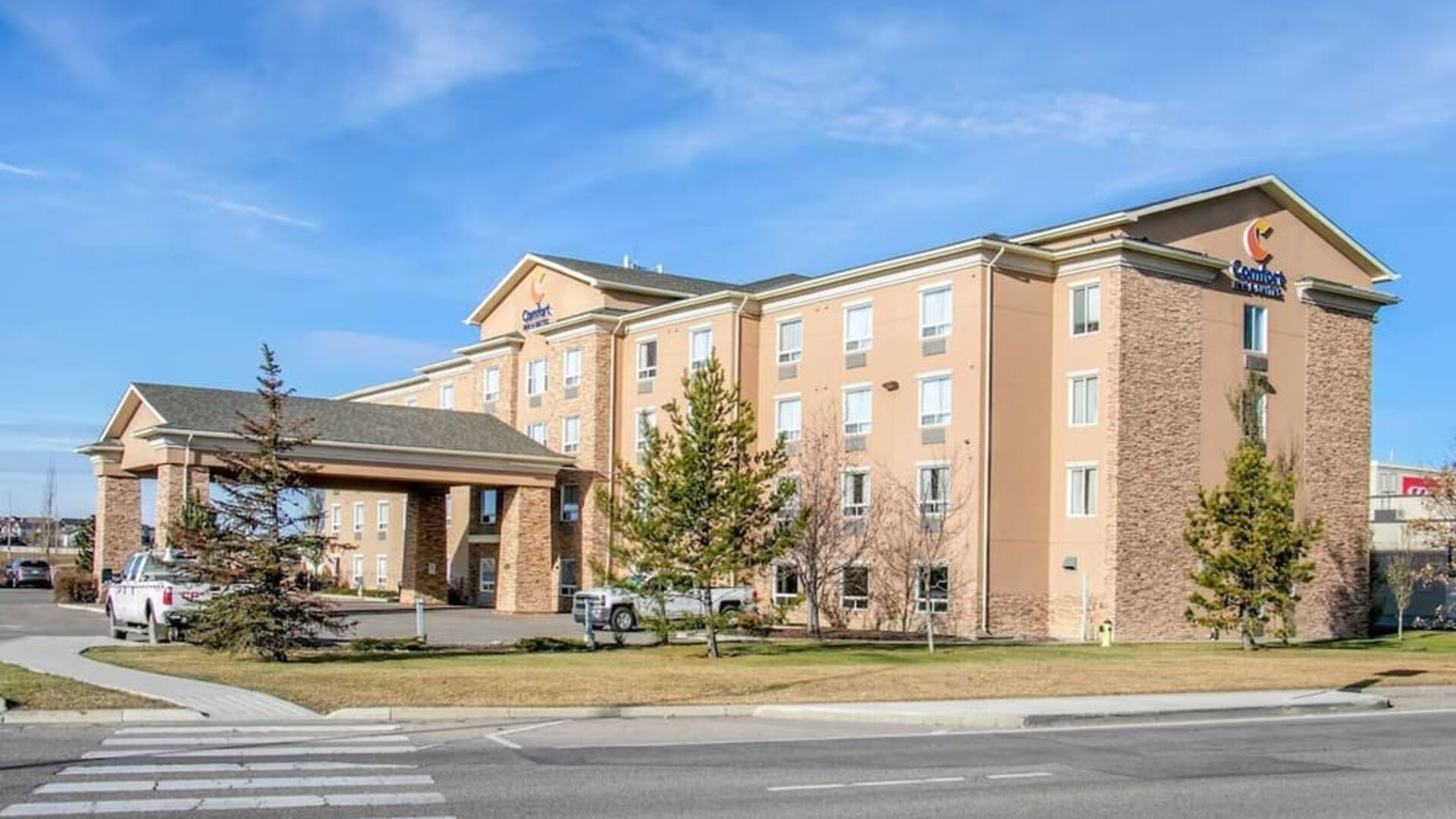 Exterior at Comfort Inn & Suites Airdrie.