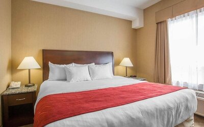 Day room at Comfort Inn & Suites Airdrie.