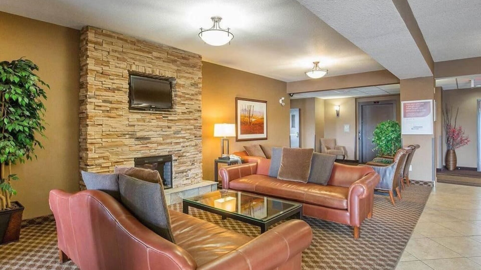 Lounge area at Comfort Inn & Suites Airdrie.