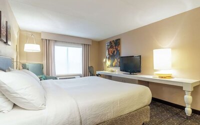 Day room at Hilton Garden Inn Niagara-on-the-Lake.
