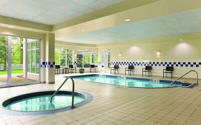 Indoor pool at Hilton Garden Inn Niagara-on-the-Lake.