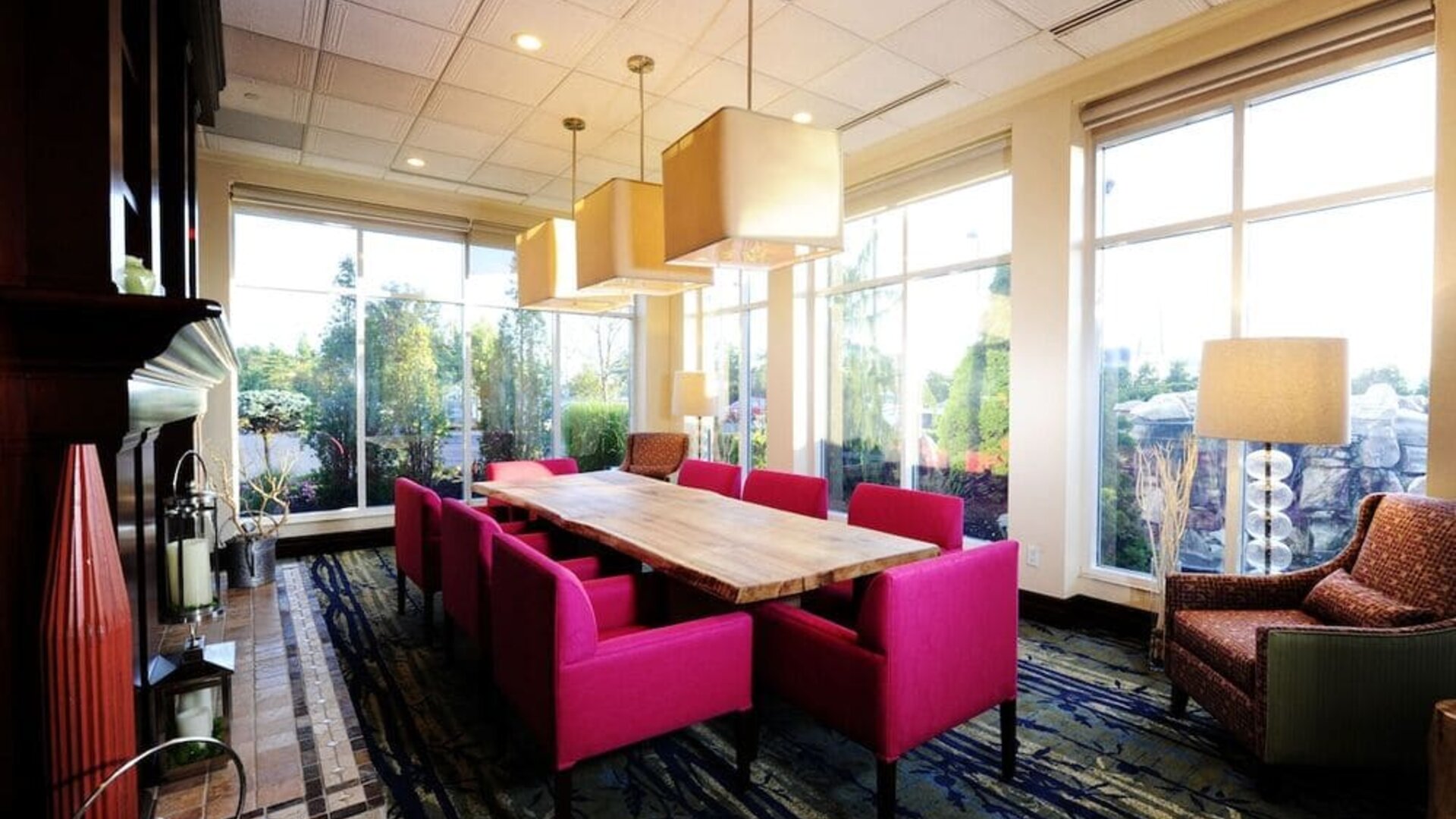 Dining area at Hilton Garden Inn Niagara-on-the-Lake.