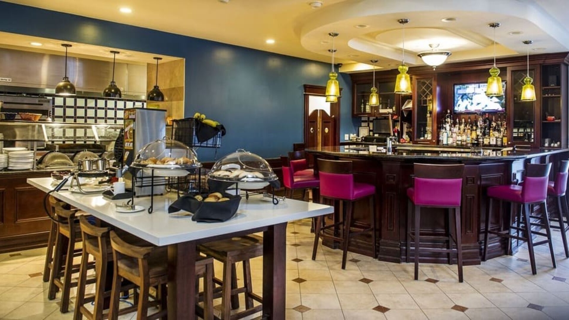 Bar at Hilton Garden Inn Niagara-on-the-Lake.