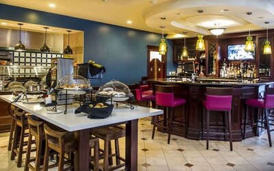 Bar at Hilton Garden Inn Niagara-on-the-Lake.