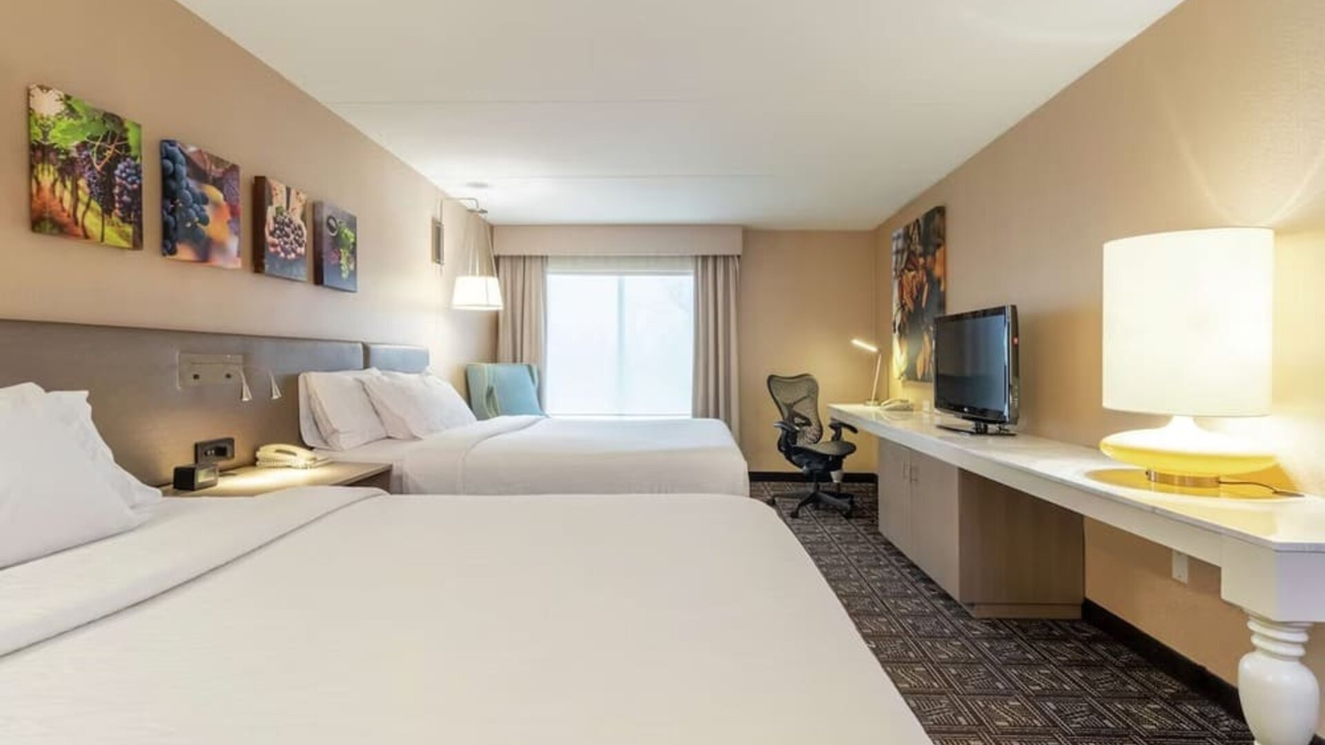 Day room at Hilton Garden Inn Niagara-on-the-Lake.