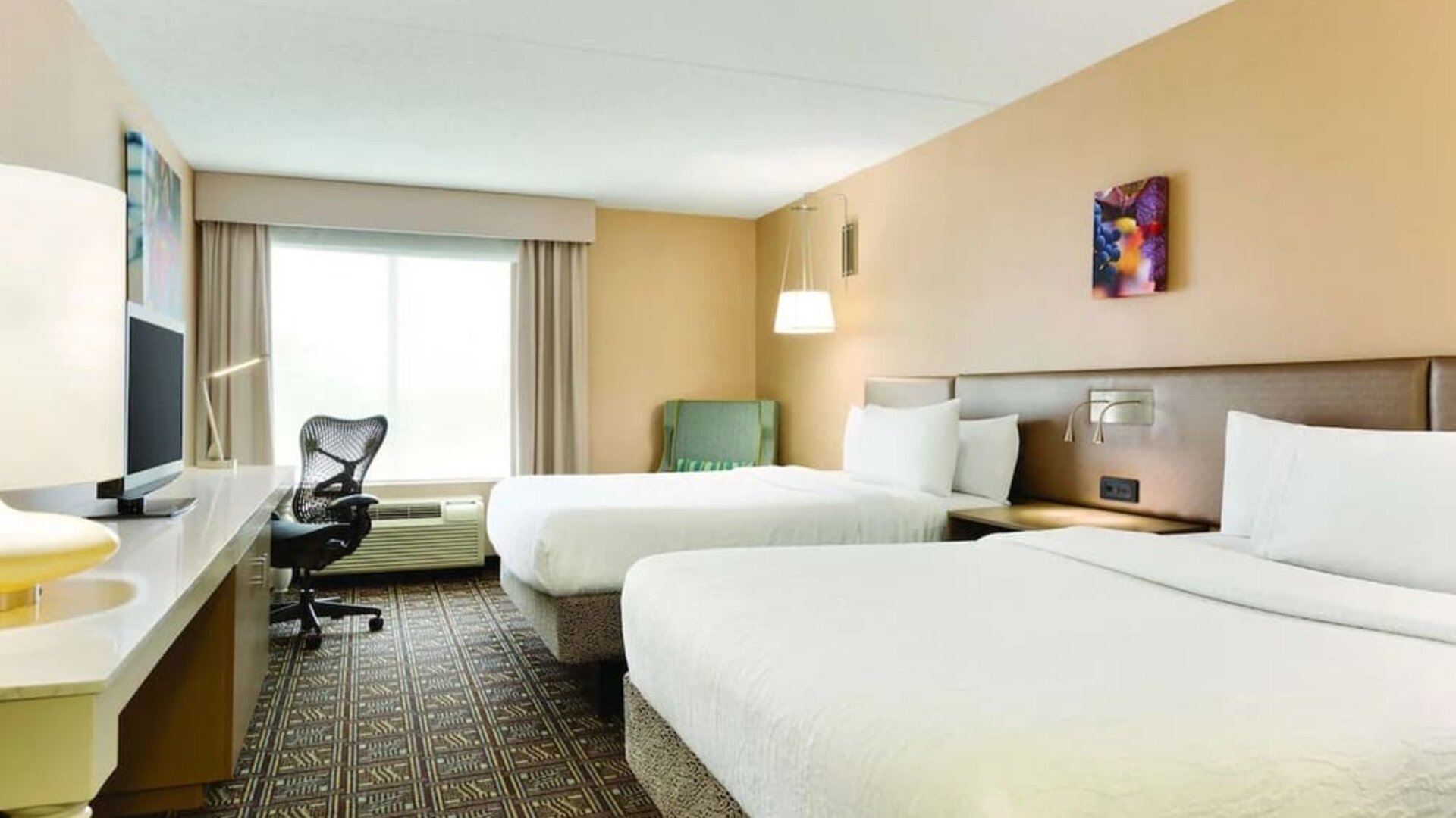 Day room at Hilton Garden Inn Niagara-on-the-Lake.