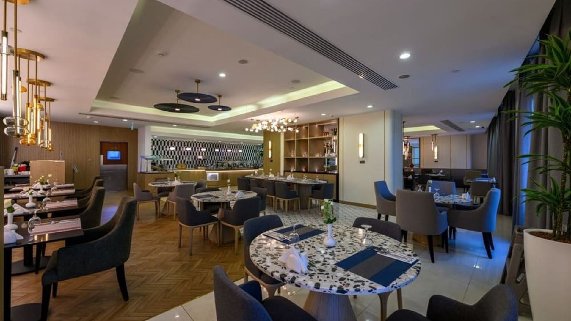 Dining area at DoubleTree By Hilton Jeddah Al Andalus Mall.