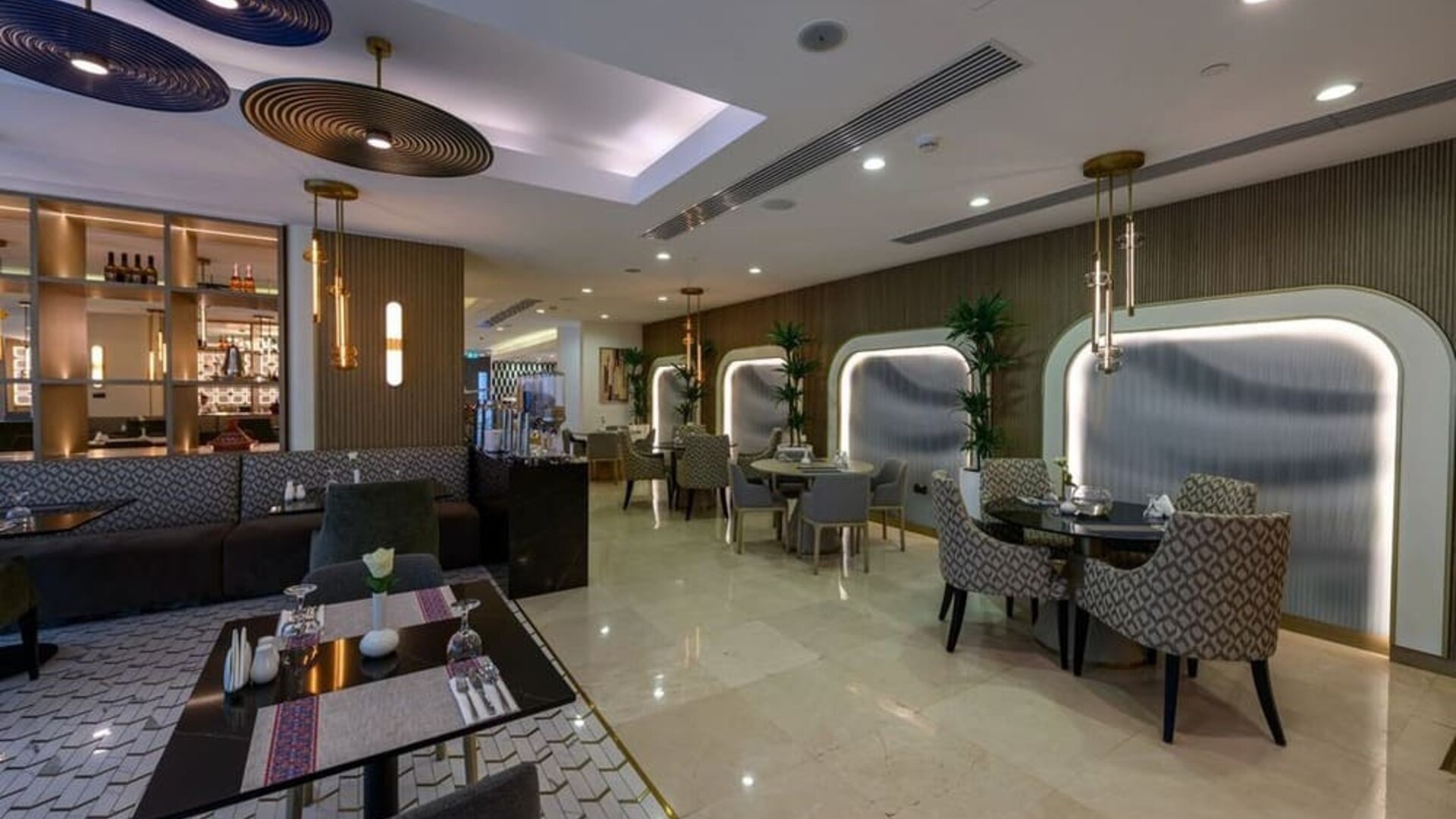 Dining area at DoubleTree By Hilton Jeddah Al Andalus Mall.
