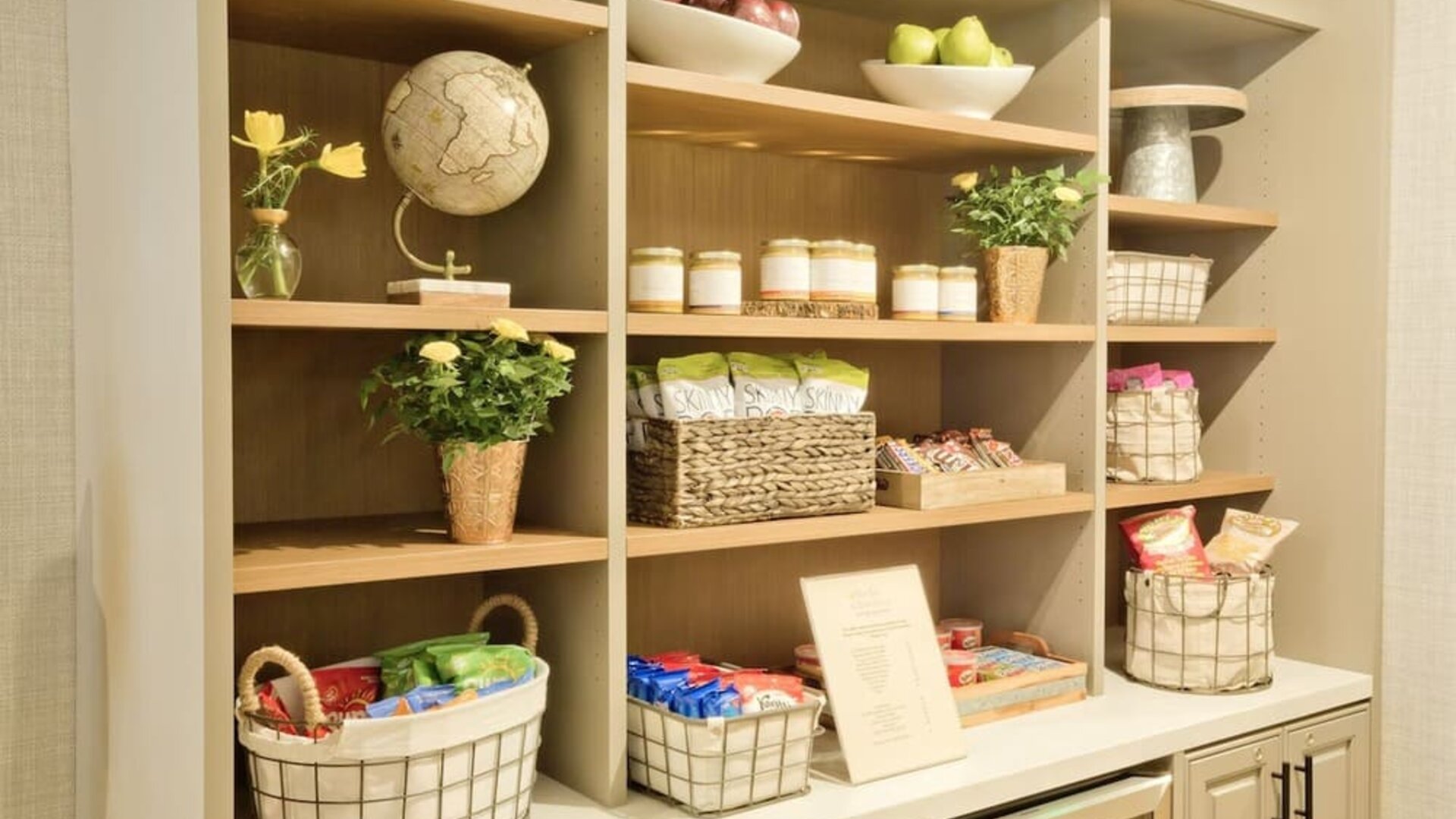 Snack bar at The Inn At Saratoga, Tapestry Collection By Hilton.
