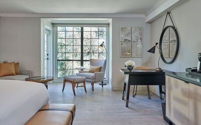 King bed with TV at The Inn At Saratoga, Tapestry Collection By Hilton.