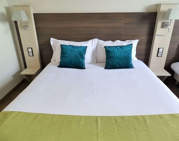 Day room at EUROHOTEL Airport Orly Rungis.