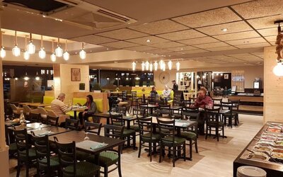 Dining area at EUROHOTEL Airport Orly Rungis.