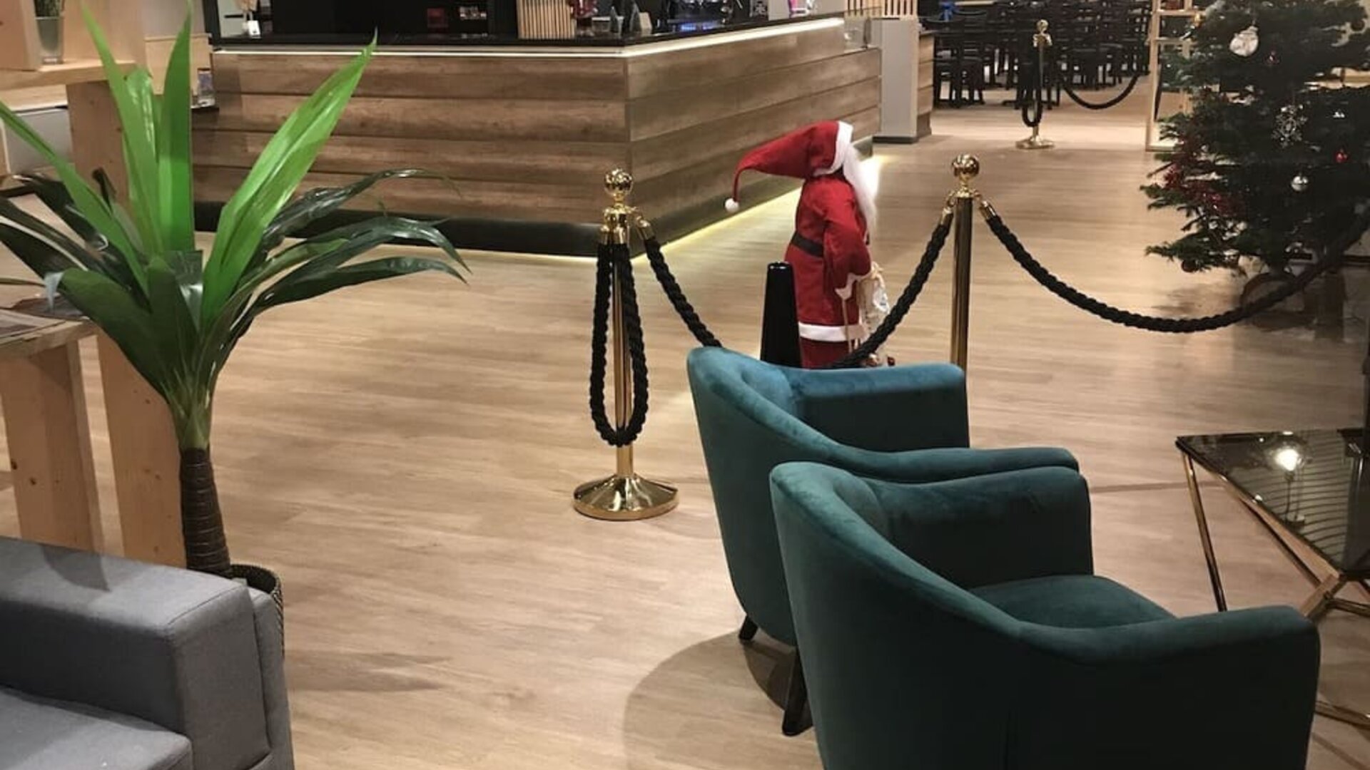 Lobby area at EUROHOTEL Airport Orly Rungis.