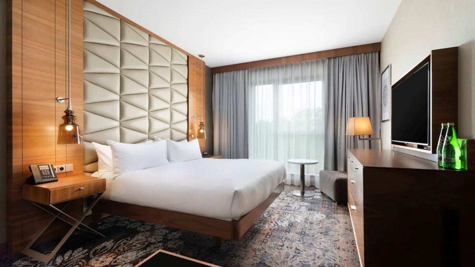 Day room at DoubleTree By Hilton Krakow Hotel & Convention Center.