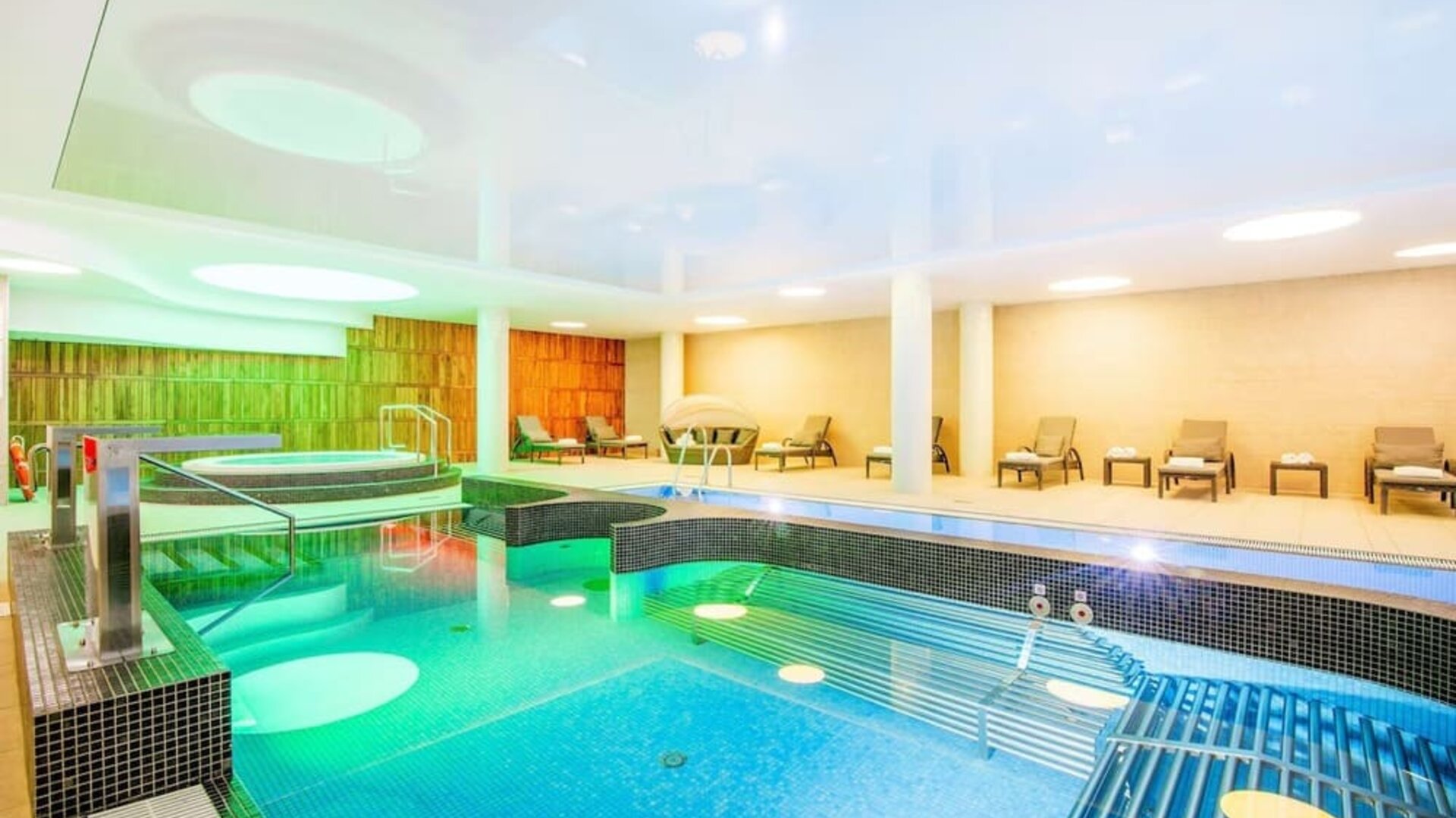 Indoor pool at DoubleTree By Hilton Krakow Hotel & Convention Center.