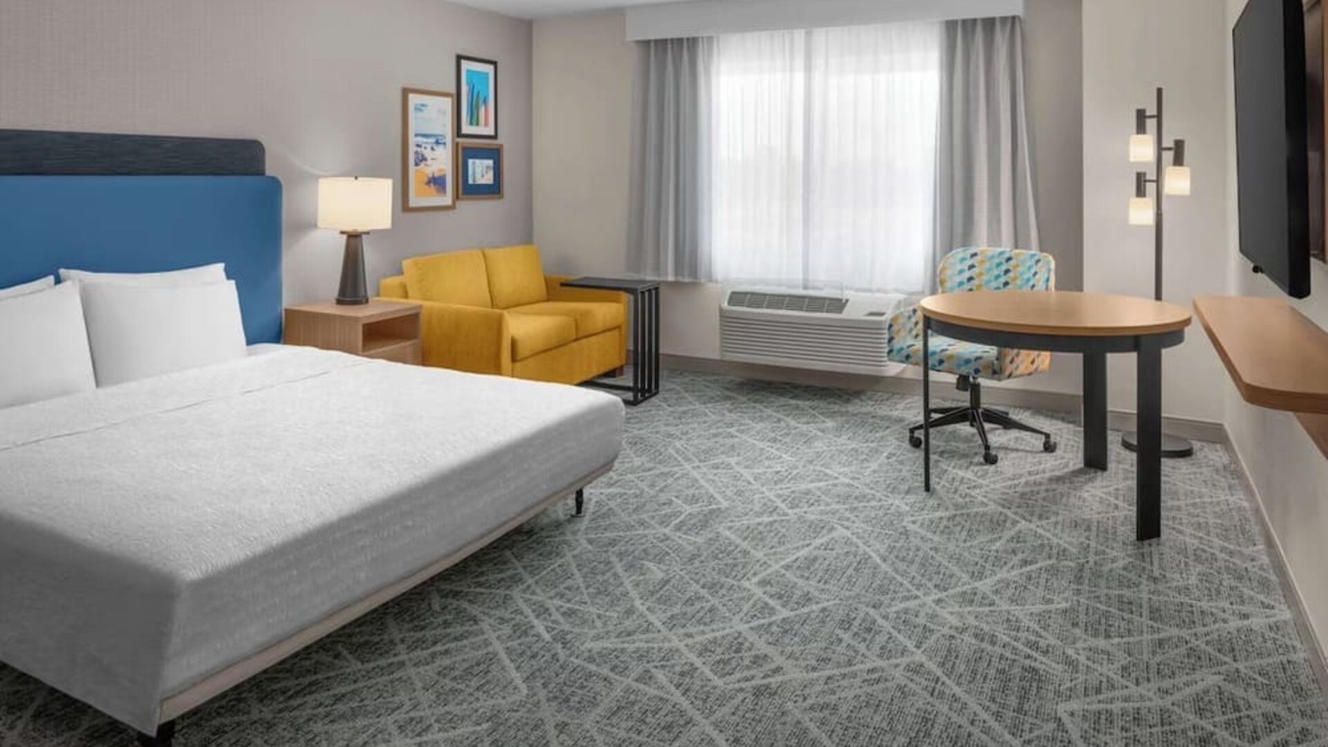 Day room at Hampton Inn By Hilton Costa Mesa Newport Beach.