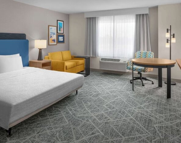 Day room at Hampton Inn By Hilton Costa Mesa Newport Beach.