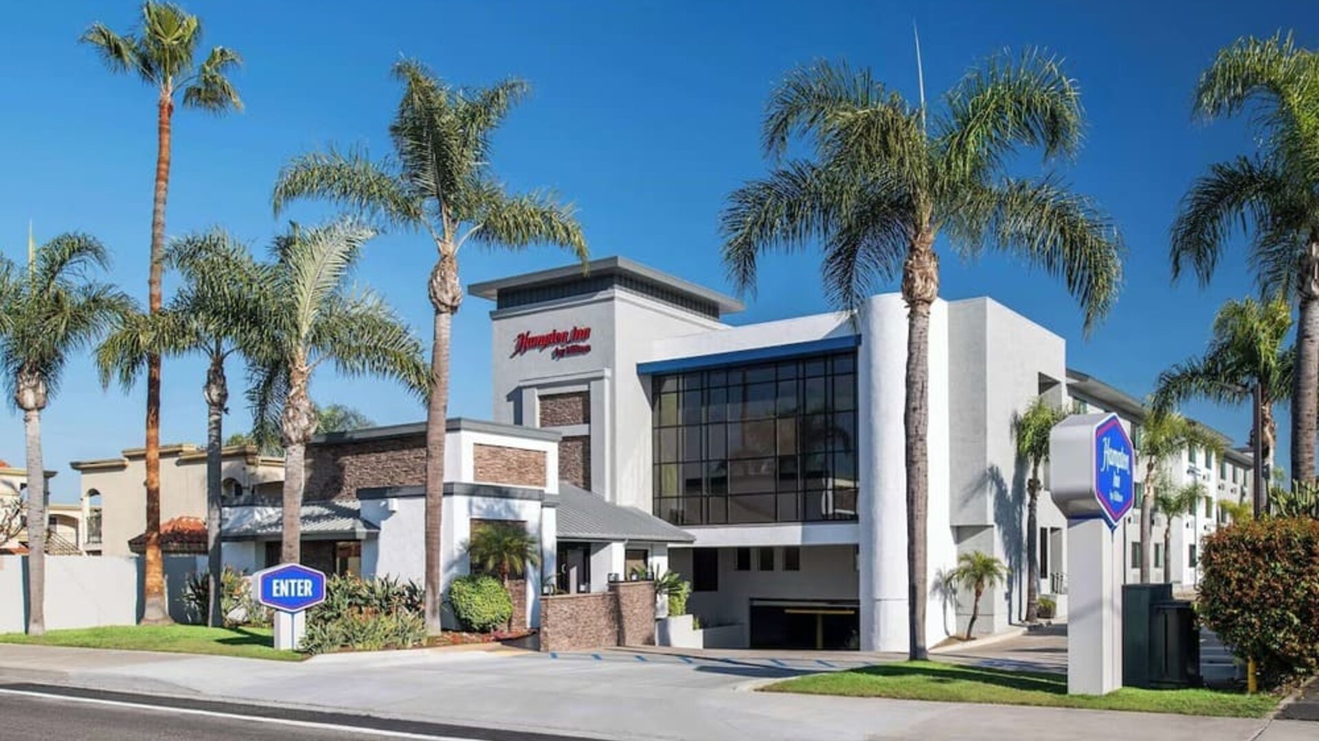 Hotel exterior at Hampton Inn By Hilton Costa Mesa Newport Beach.