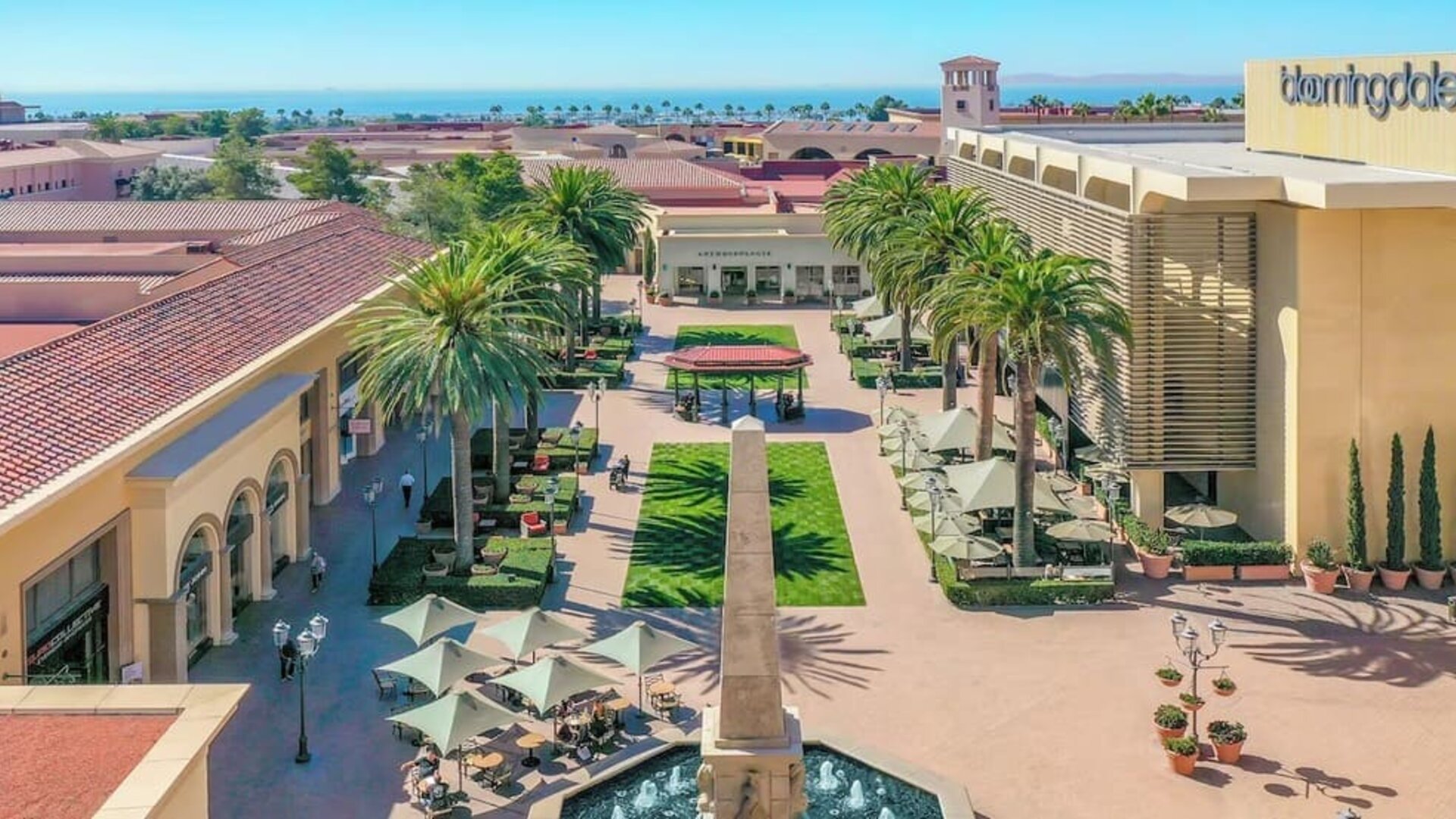 Outdoor terrace at Hampton Inn By Hilton Costa Mesa Newport Beach.
