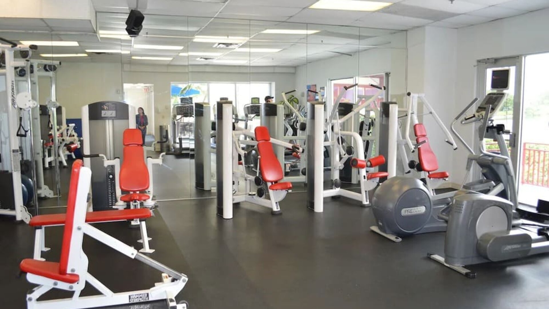 Gym at Pullman Miami Airport.