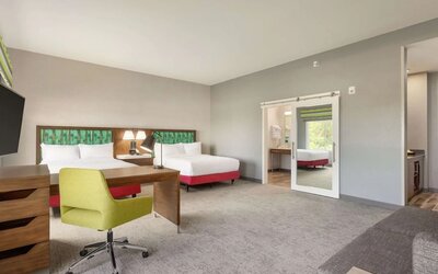 Day room at Hampton Inn & Suites Miami Kendall.