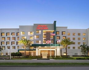 Exterior at Hampton Inn & Suites Miami Kendall.