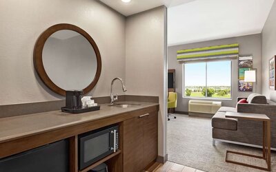Day room at Hampton Inn & Suites Miami Kendall.